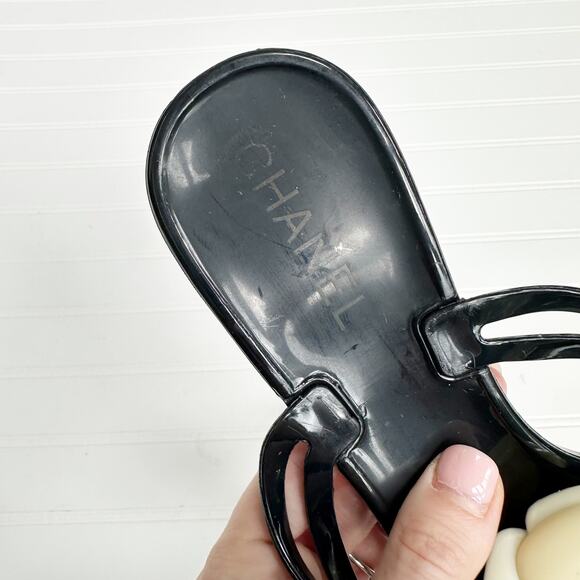 Chanel Black Camellia Flower Rubber Flip Flops Sandals Logo Size 40 Jelly PVC - Picture 3 of 7